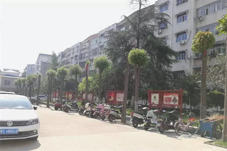 八喜温馨苑1楼中装带车库2室2厅1卫86㎡49万可按揭